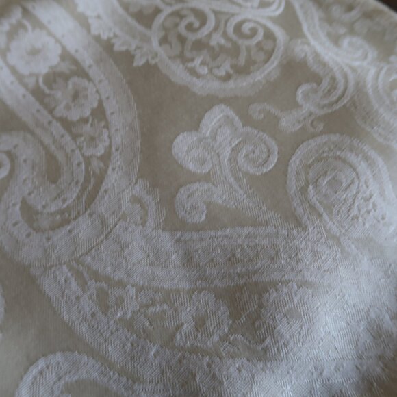 2 Sets pf 4 Ea. Cream Napkins, Luncheon and Dinner Linens - Picture 3 of 10